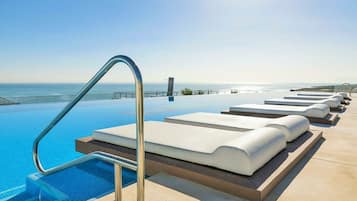 Outdoor pool, an infinity pool
