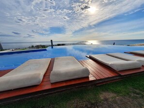Outdoor pool, an infinity pool