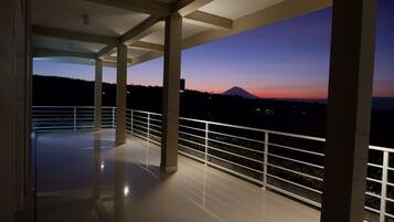 Deluxe Double Room | Terrace/patio