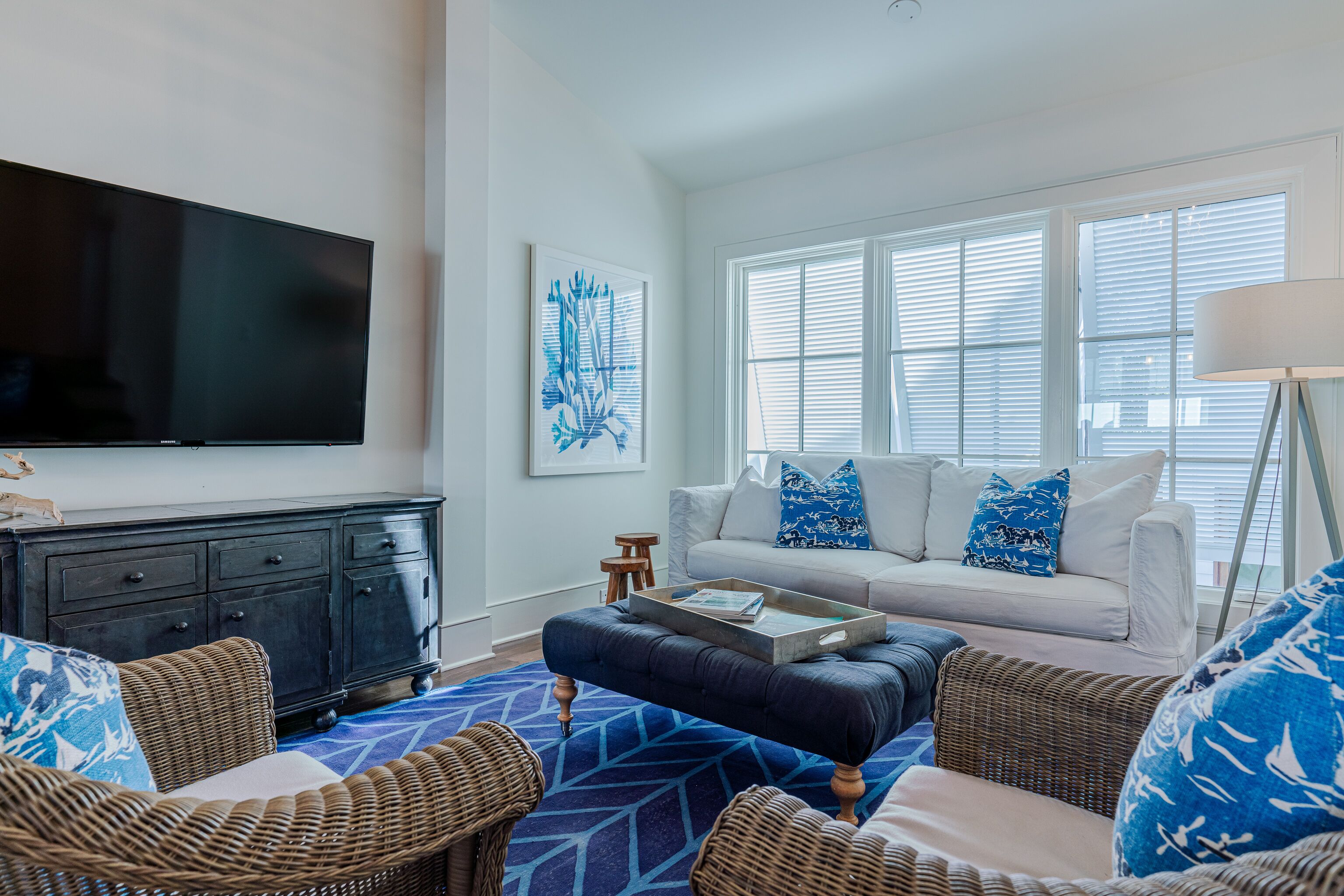 Kidd Carriage House— Flawless apartment home close to pool & beach