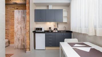 Deluxe Studio Suite | Private kitchen