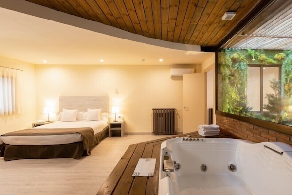 Superior Apartment | Travel cot, free WiFi, bed sheets