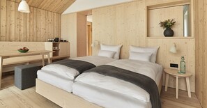 Deluxe Double Room | Hypo-allergenic bedding, down duvets, minibar, in-room safe - Kulturhof Stanggass (Bischofswiesen)