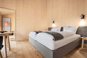 Suite Deluxe | Ropa de cama hipoalergénica, edredones de plumas, minibar y caja fuerte