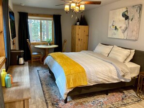 1 bedroom, desk, free WiFi, bed sheets