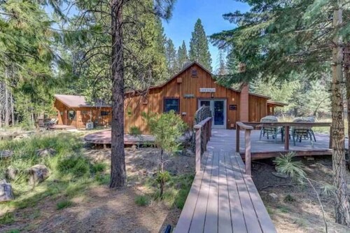 The Cabin - Fall Colors Abound