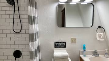 Secador de pelo, toallas