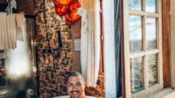 Chalet | Private spa tub