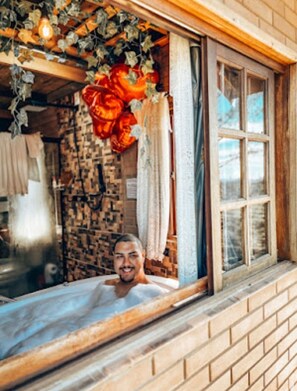 Bañera de hidromasaje privada