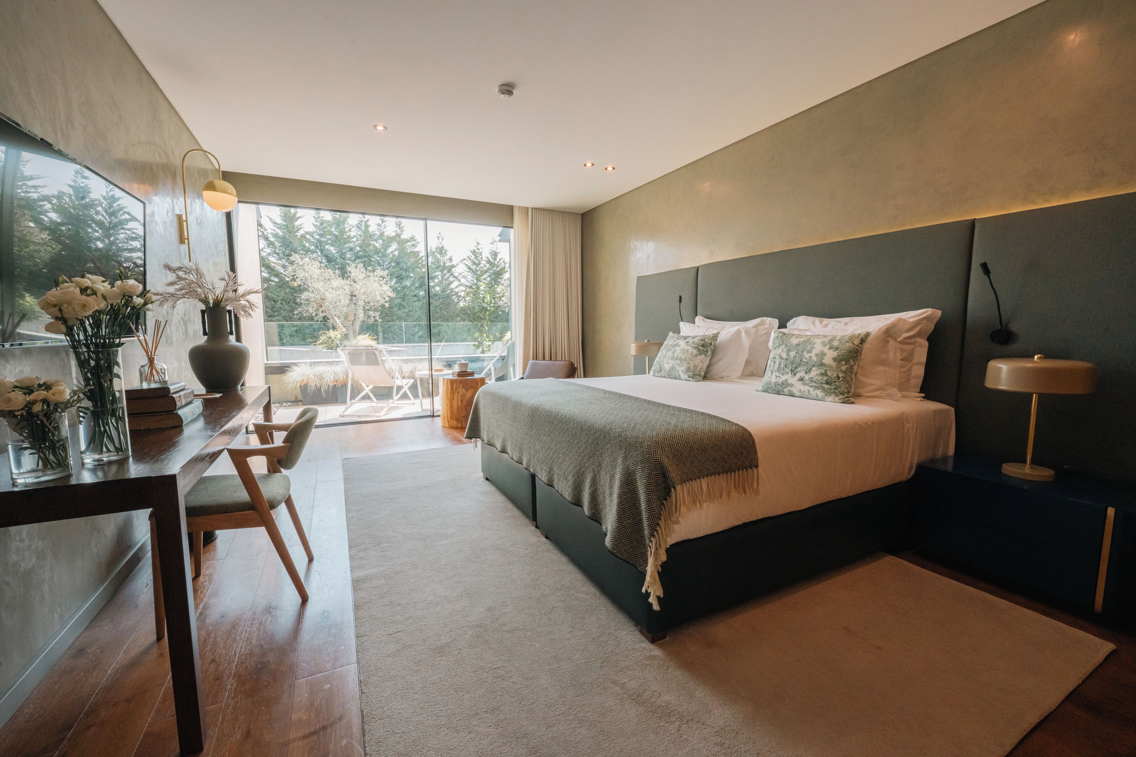 Deluxe Double or Twin Room | Minibar, desk, laptop workspace, blackout drapes