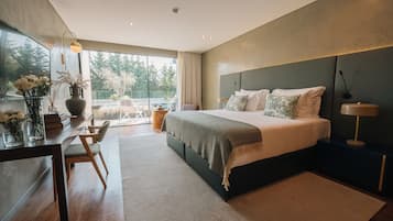 Deluxe Double or Twin Room | Minibar, desk, laptop workspace, blackout drapes