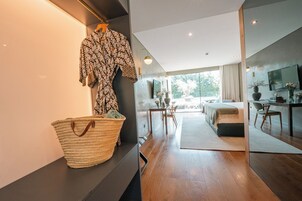 Quarto casal ou duplo luxo | Banheiro | Produtos de toalete de grife, secador de cabelo, roupões de banho 