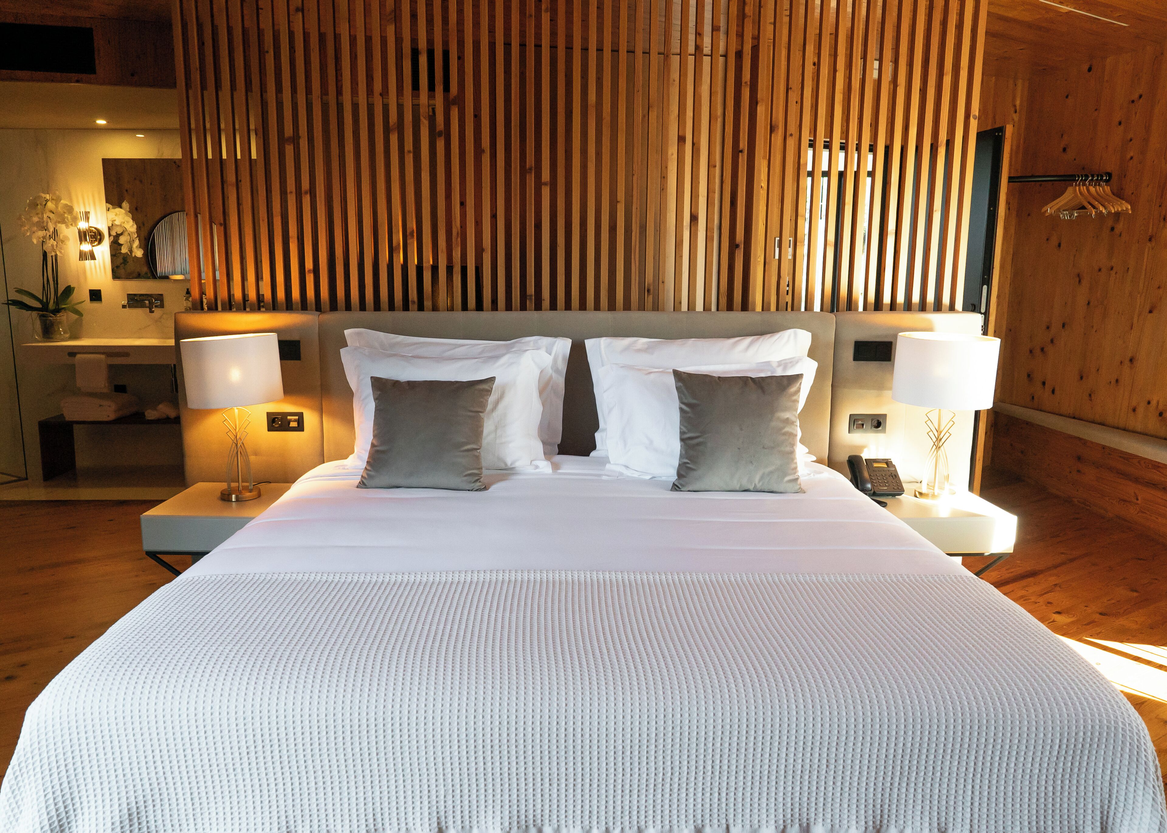 Panoramic Suite | Minibar, desk, laptop workspace, blackout curtains