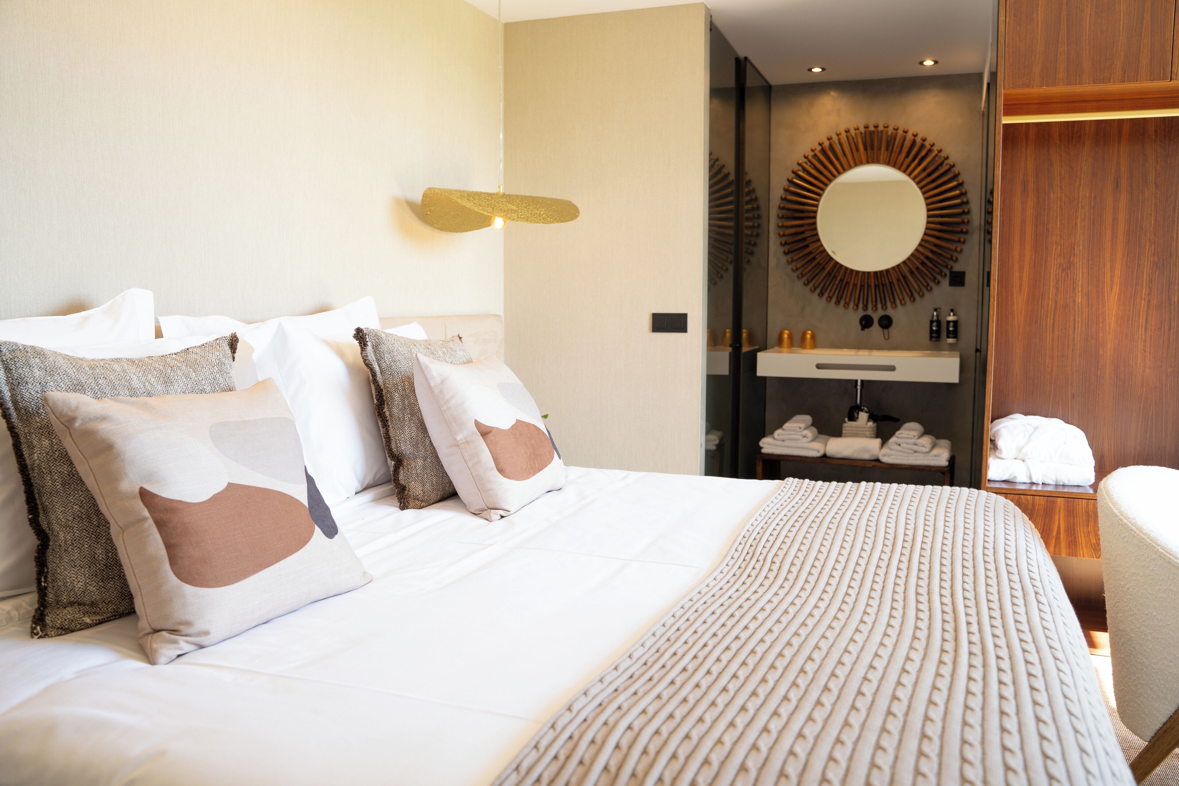 ซิกเนเจอร์วิลล่า | มินิบาร์, โต๊ะทำงาน, พื้นที่ทำงานแบบใช้แล็ปท็อป, ผ้าม่านกันแสง