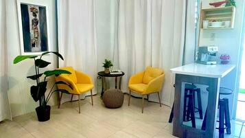 Apartamento básico | 3 quartos, Wi-Fi de cortesia, roupa de cama