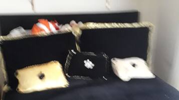 2 slaapkamers, een bureau, een strijkplank/strijkijzer, wifi