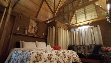 Individually decorated, individually furnished, travel cot, free WiFi