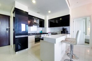 Private kitchen - GreenFuture - Super Chic Condo With Incredible Cityscape Views (Dubai)