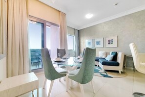 In-room dining - GreenFuture - Super Chic Condo With Incredible Cityscape Views (Dubai)