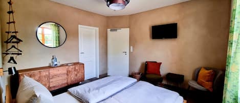 1 bedroom, WiFi (free), bed sheets