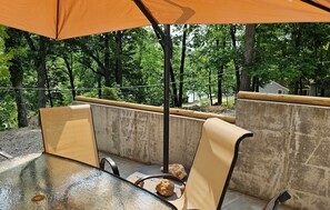 Outdoor dining - Swim and Fish in the Lake, Relax in the House! You Can Have It All. (Rocky Mount)