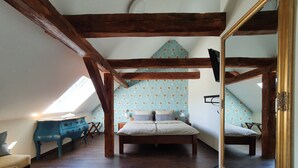 A bedroom with a sloped ceiling, a bed, a dresser, a chair, and a mirror. - Single room-#9 LütunLüt NEU im EG-Standard-Ensuite with Bath (Groß Dratow)