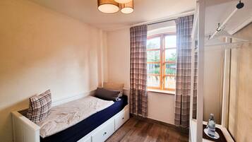1 bedroom, free WiFi, bed sheets