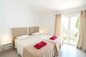 2 bedrooms, iron/ironing board, travel cot, free WiFi