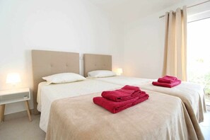 2 bedrooms, iron/ironing board, free WiFi, bed sheets