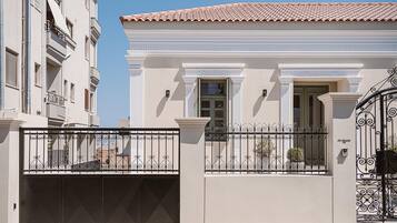 Mặt tiền nơi lưu trú