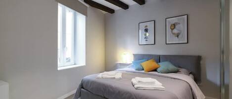 1 bedroom, desk, free WiFi, bed sheets