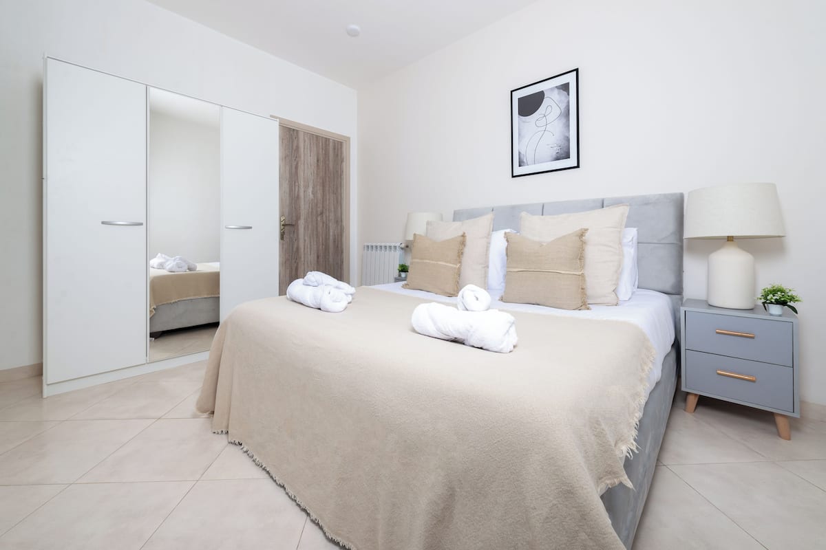 Apartment | 2 Schlafzimmer, Allergikerbettwaren, individuell eingerichtet