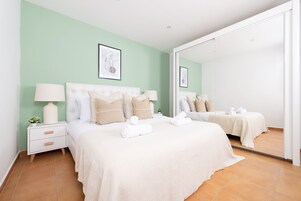 Apartment | Hypo-allergenic bedding, individually furnished, iron/ironing board