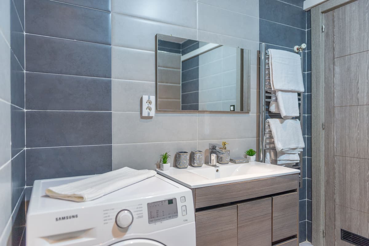 Kostenlose Toilettenartikel, Haartrockner, Handtücher, Seife