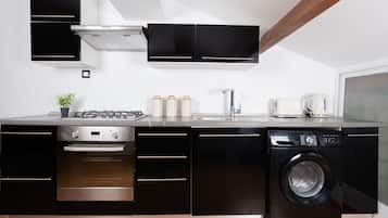 Apartemen | Dapur pribadi | Lemari es, microwave, oven, dan kompor