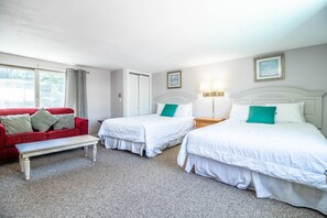 WiFi - Jacuzzi room - 2 Queen beds (OGUNQUIT)