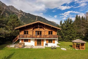 Chalet Tricouni basking in the sun  - Chalet le Tricouni, nordic bath, Chamonix All Year (Chamonix)