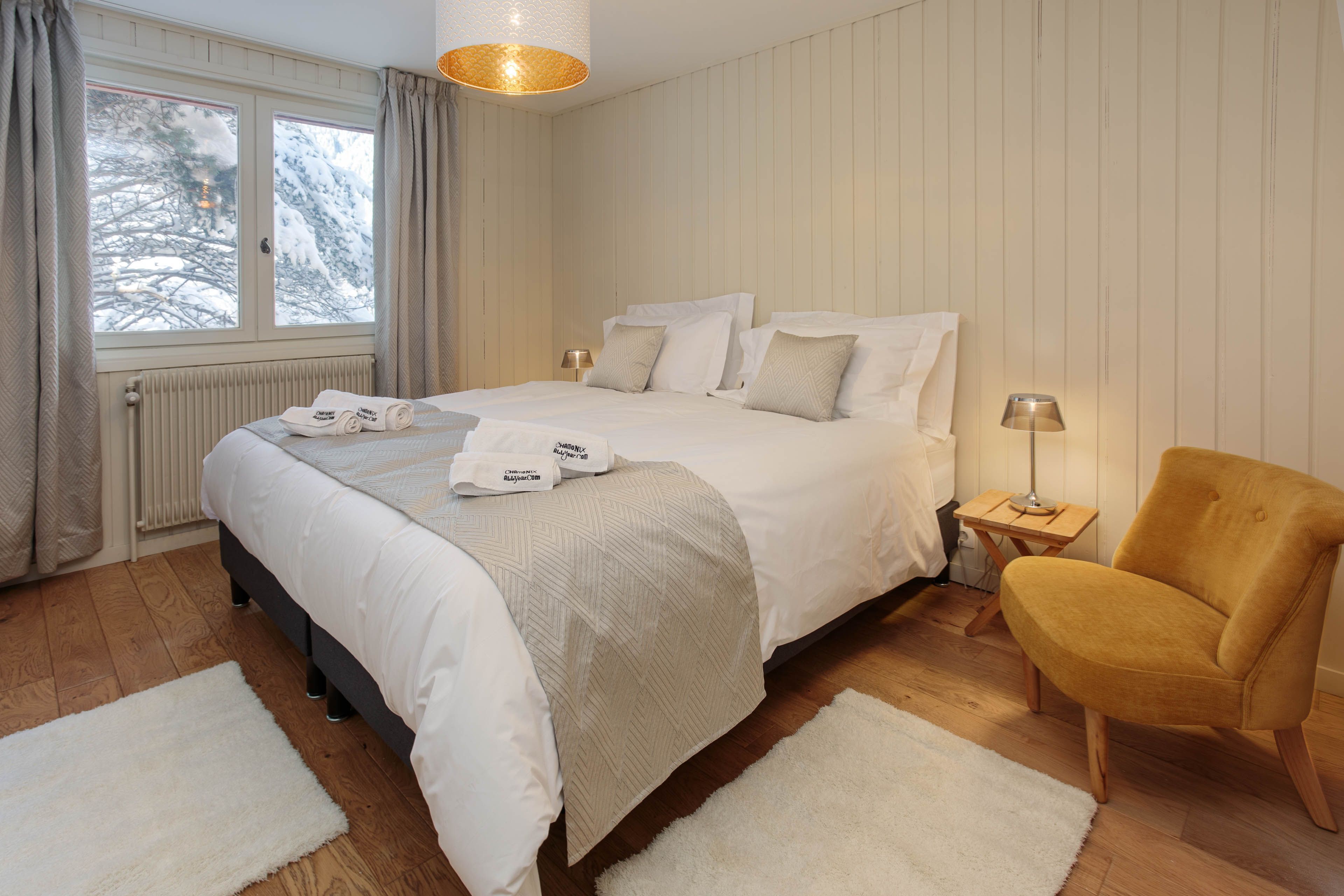 5 bedrooms, iron/ironing board, free WiFi