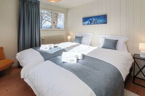 Bedroom 3 - Twin/King  - Chalet le Tricouni, nordic bath, Chamonix All Year (Chamonix)
