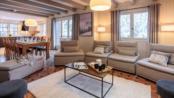 Televisie en een open haard