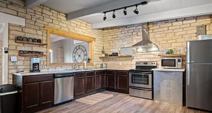 Stone River Cabin | 2/2 on the River near Whitewater!