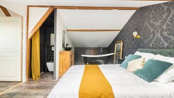 3 bedrooms, desk, iron/ironing board, free WiFi