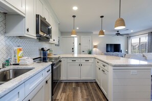 Refrigerador, microondas, parrilla de estufa y lavavajillas 