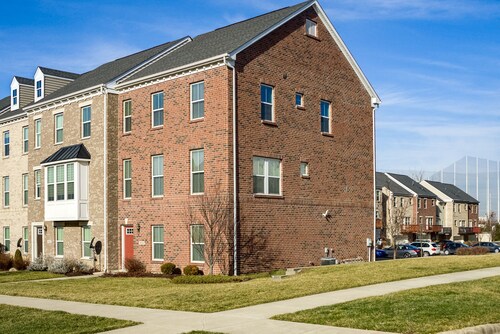 Modern Home w/ Great Amenities