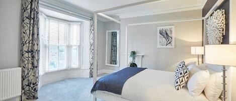 3 chambres, fer et planche à repasser, lit de bébé portatif