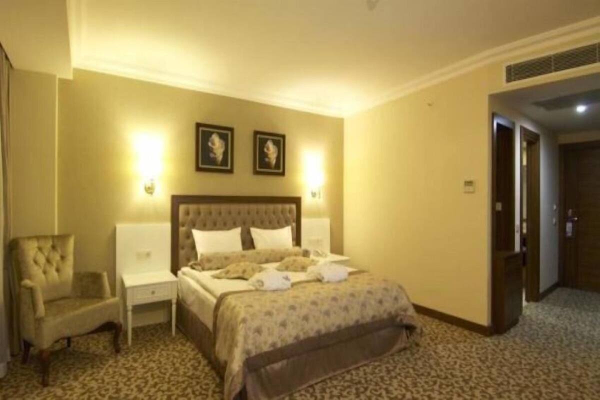 Free minibar items, desk, free WiFi, bed sheets