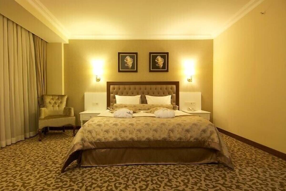 Free minibar items, desk, free WiFi, bed sheets