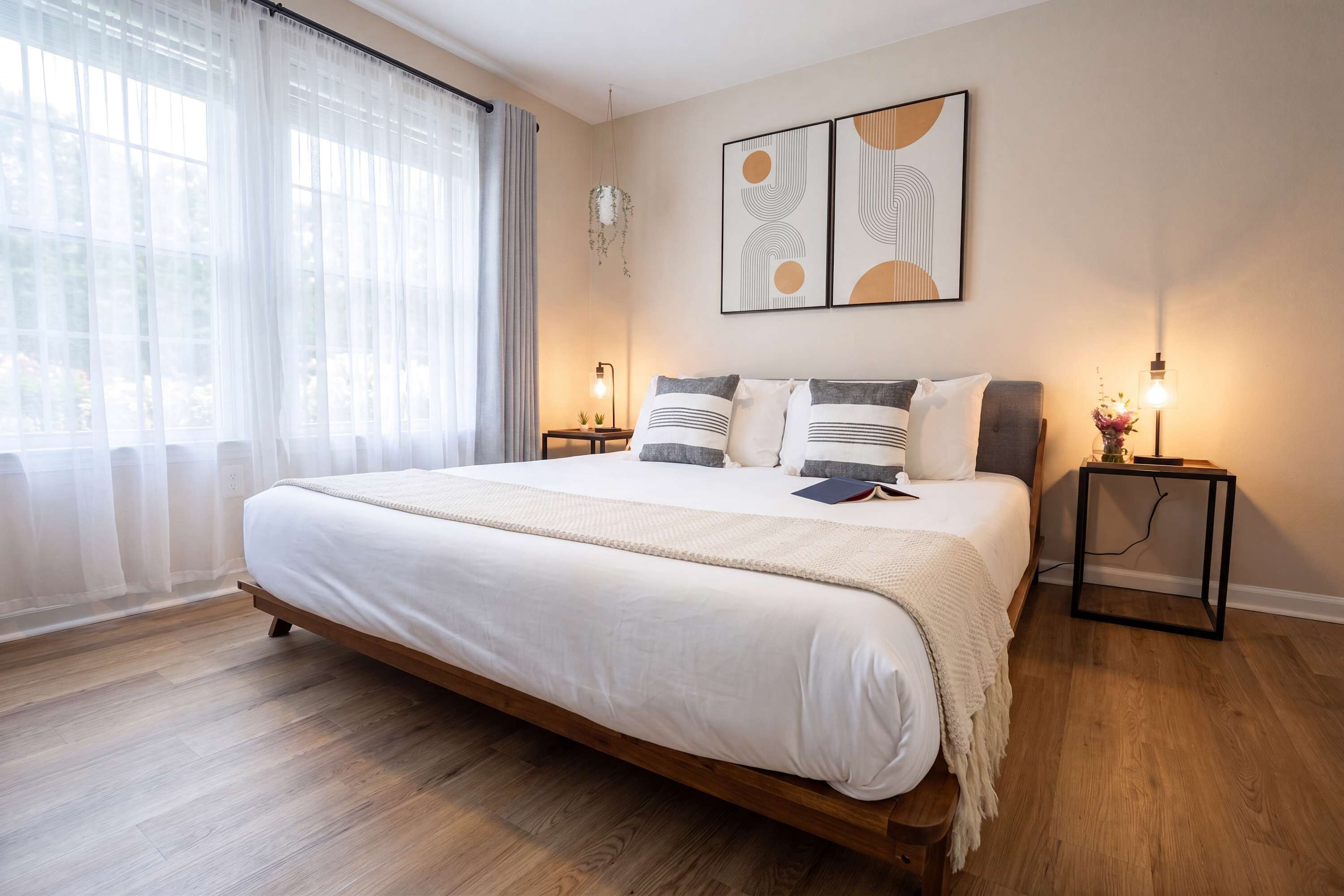 2 bedrooms, desk, iron/ironing board, WiFi