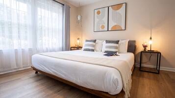 2 bedrooms, desk, iron/ironing board, WiFi