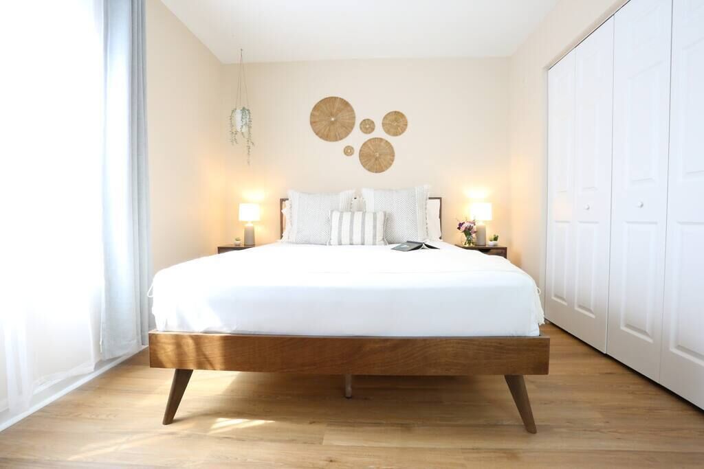 2 bedrooms, desk, iron/ironing board, WiFi